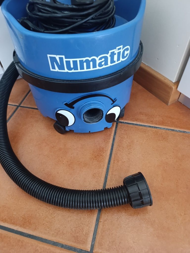 Aspirador numatic