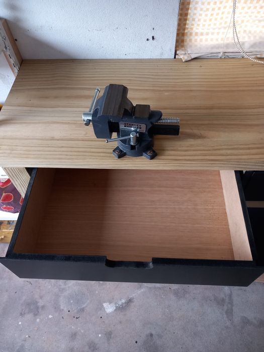 Bancadas de madeira maçissa