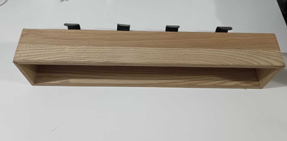 Prateleira de entrada com ganchos