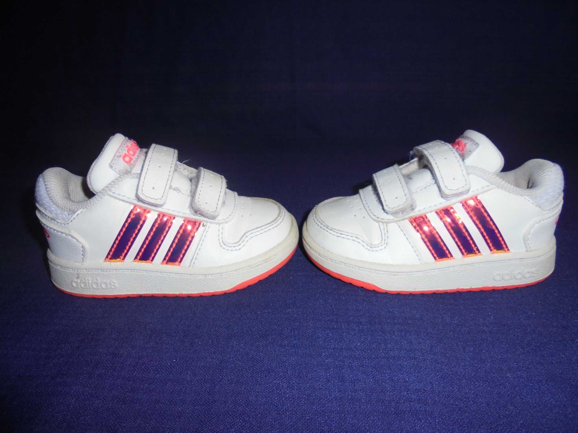 ténis de menina marca adidas