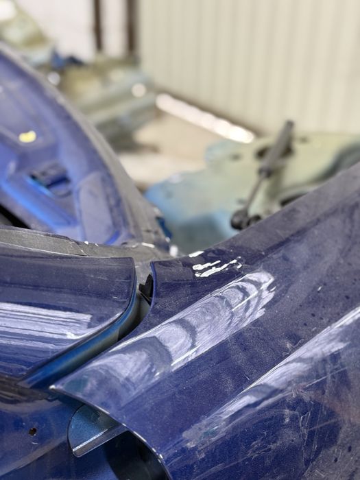 Крило переднє праве з дефектом Model 3 синє