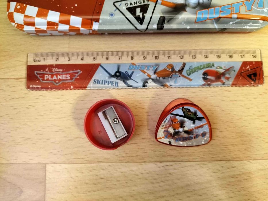 Metalowy piórnik Samoloty z linijką, temperówką i klipsem