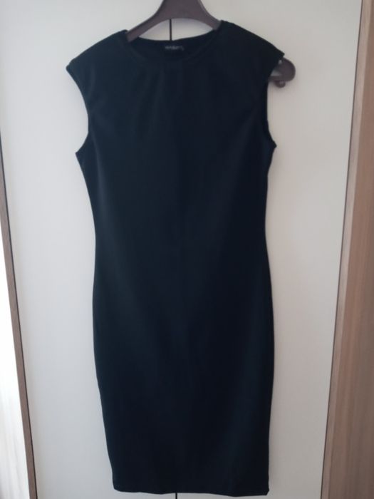 Sukienka czarna.