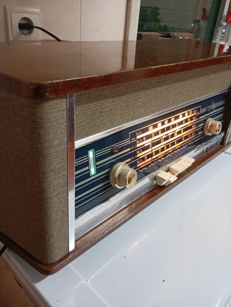 Radio a válvulas Siera