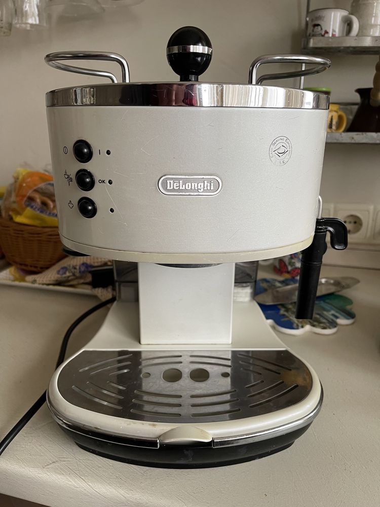 Кофеварка Delonghi