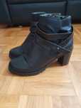 Botas em napele com tacão