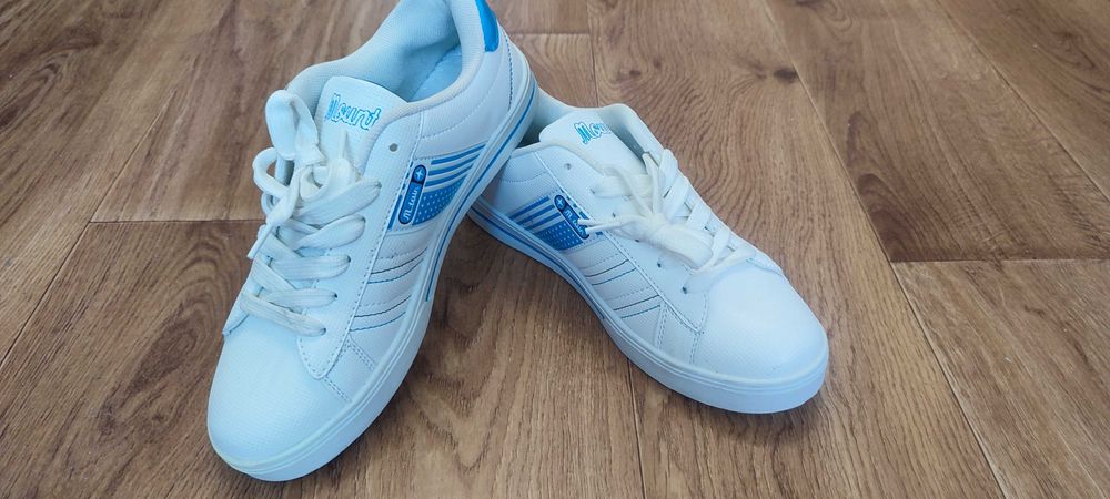 Кроссовки новые, 40 р., по стельке 25,5 см, маломерят