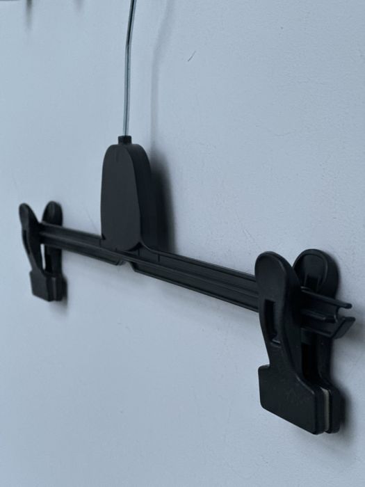 Вішалкі для одягу - прищепки для брюк та плечики