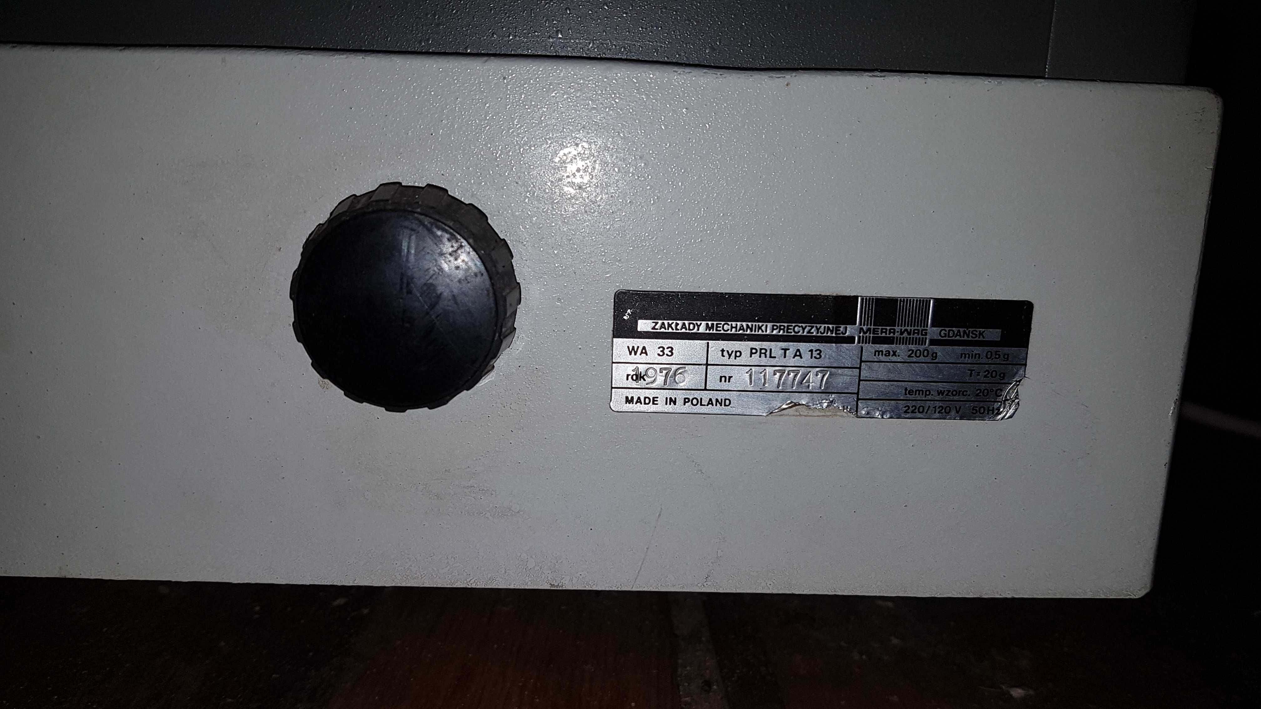 Waga laboratoryjna szalkowa analityczna WA-33 1976 typ PRL T A13