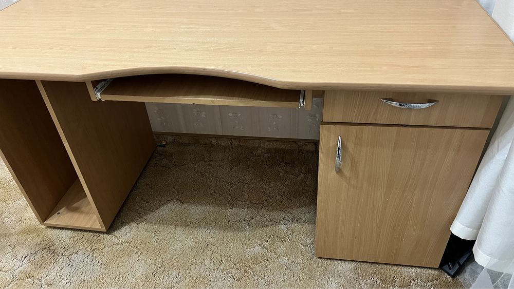 Компютерний стіл