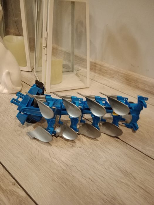 Siewnik Amazone i pług Bruder