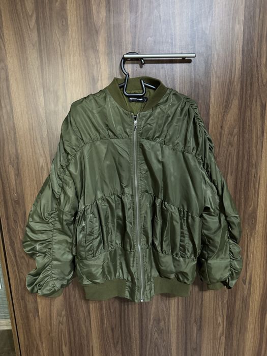 Жіночий oversize бомбер кольору хакі