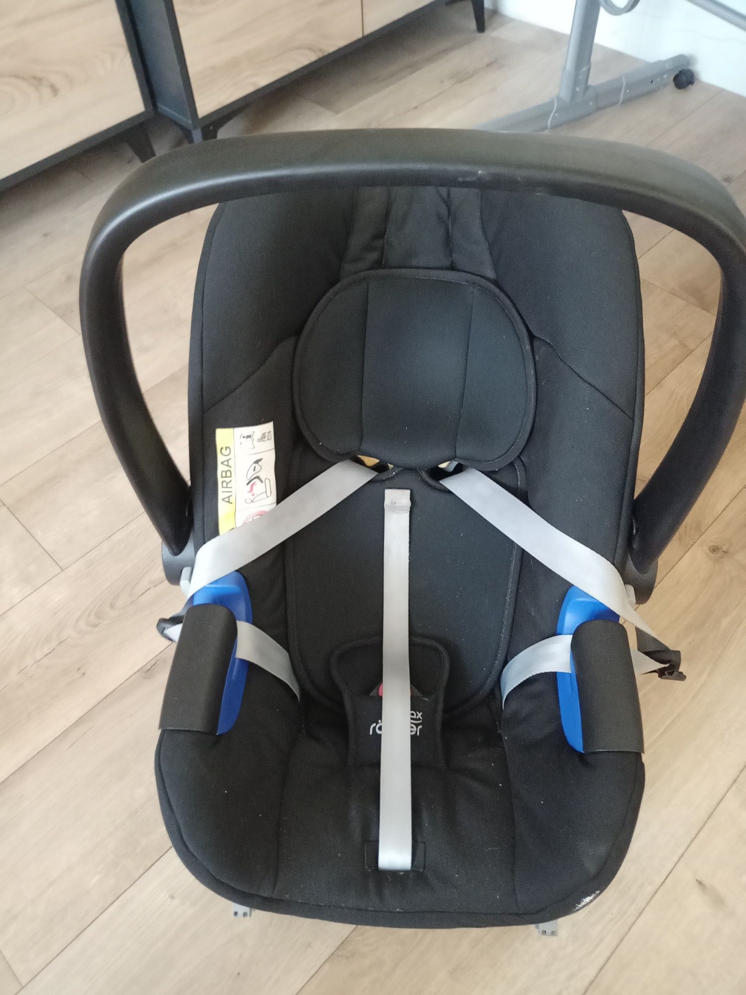 Fotelik samochodowy z bazą ISOFIX