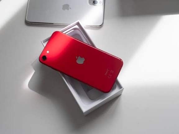 Apple iPhone SE 64GB Red 100% sprawny