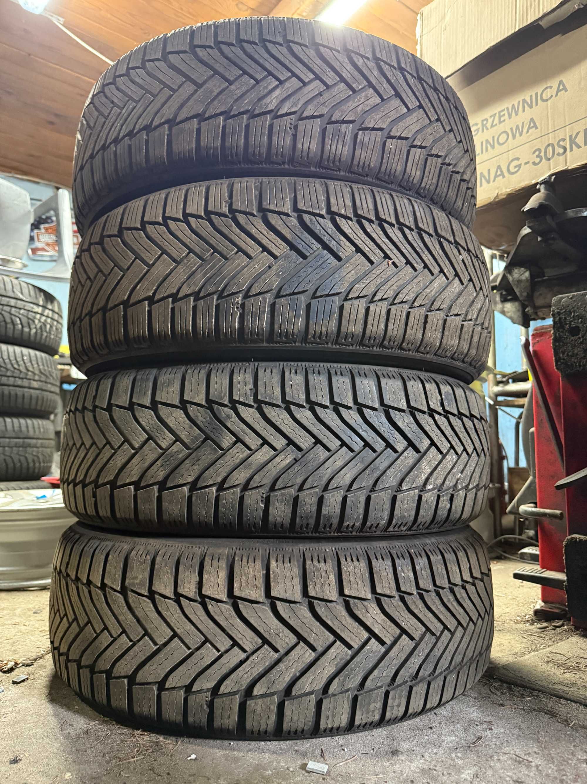 Komplet opon Michelin Alpin 6 205/60r16 92H 2023 r