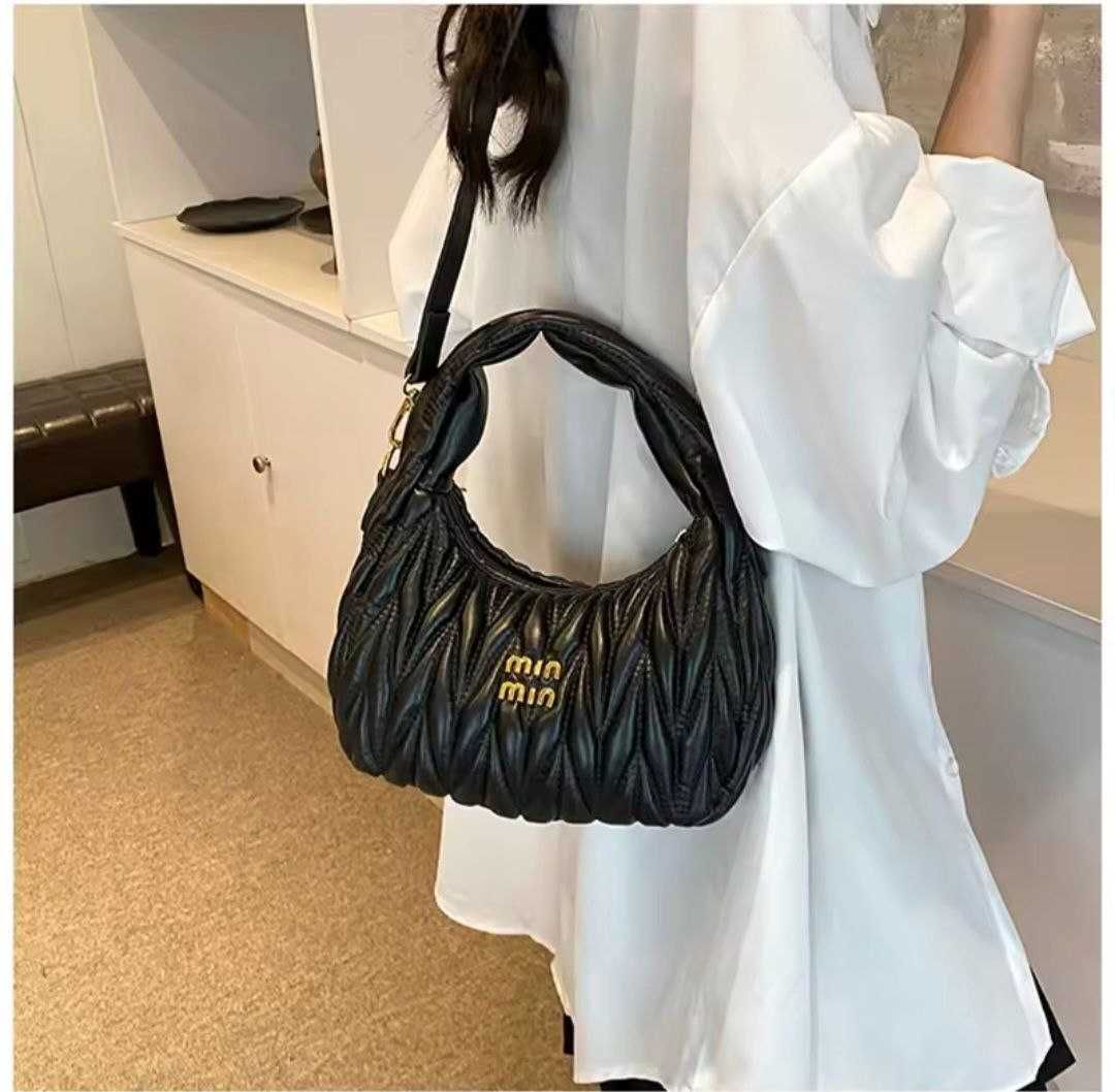 Сумка багет Miu miu з екошкіри у кольорах.