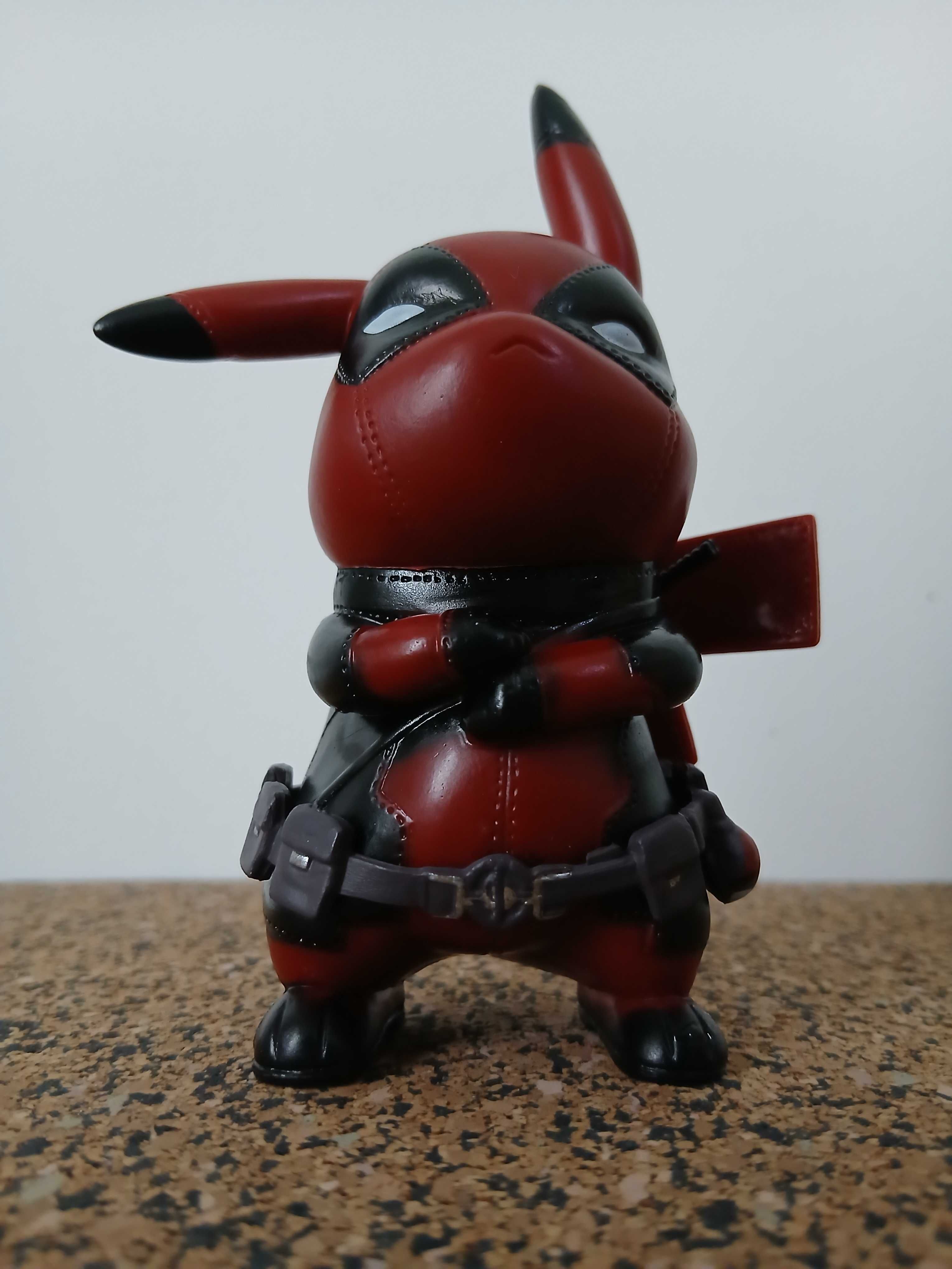 Figura - Deadpool Pikachu