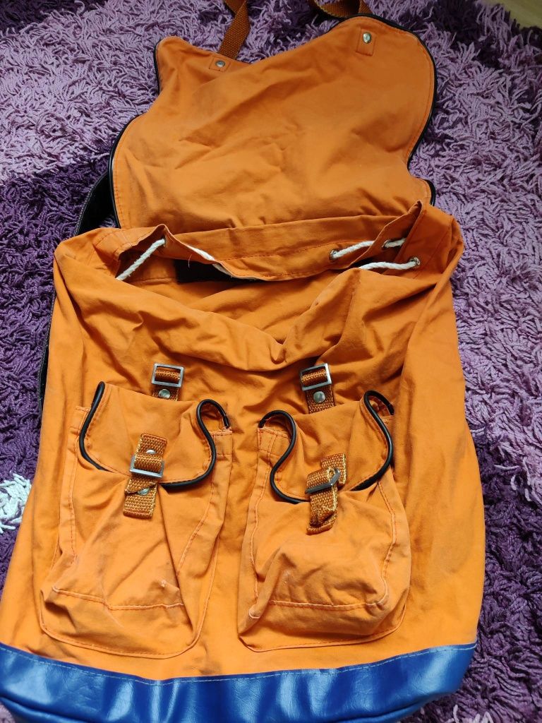 Pomarańczowy plecak turystyczny PRL