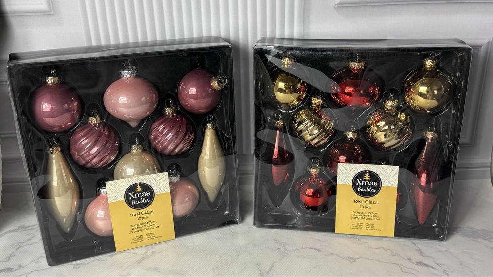 Новорічні іграшки на ялинку скляні