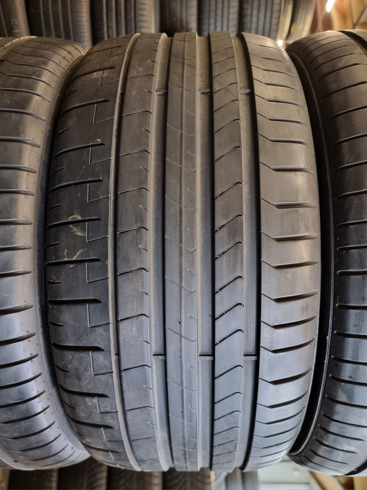 Шини літні 245х40хR19-275х35хR19 Pirelli PZero 4 Шт 90% Протектор