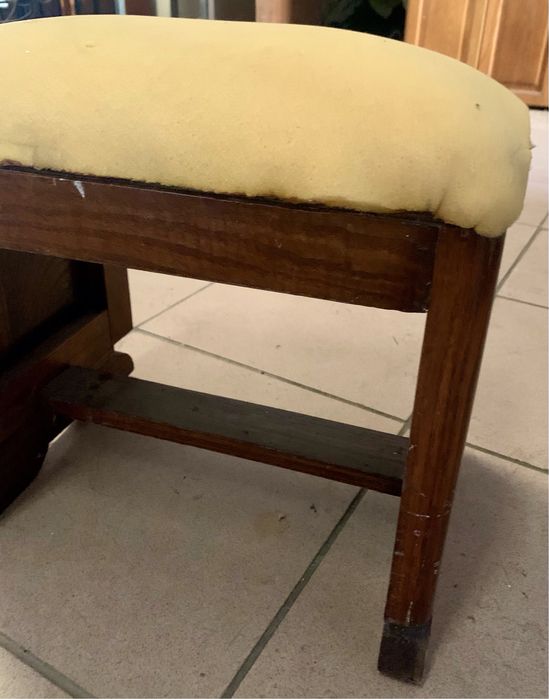 Pousa pes/ banqueta para estofar