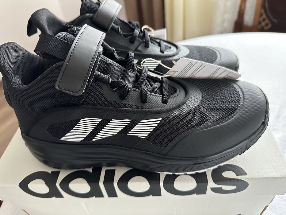 Продам кросівки Adidas
