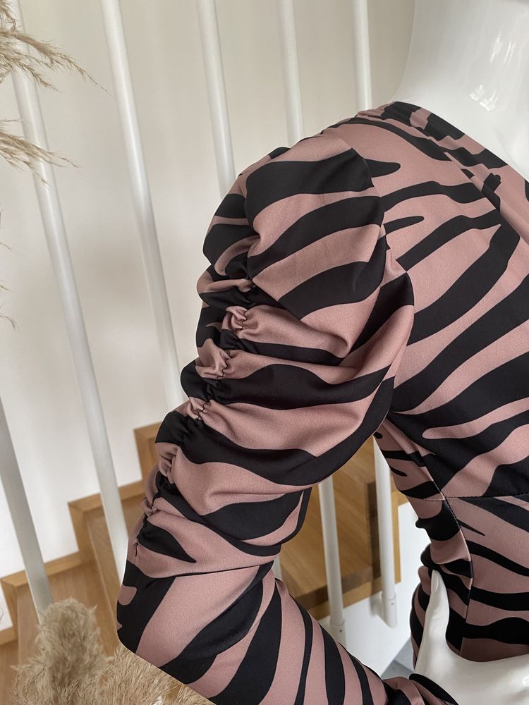 Sukienka midi zebra wiskoza marszczenie dekolt V