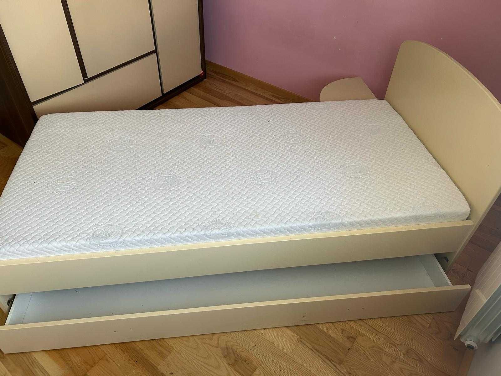 łóżko, półki, komoda MEBLIK