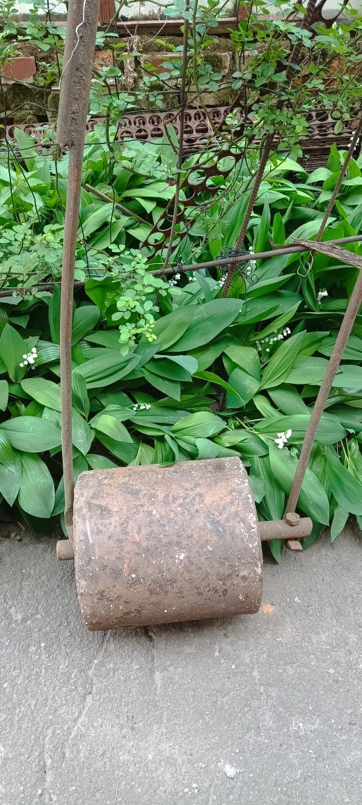 Каток для газону