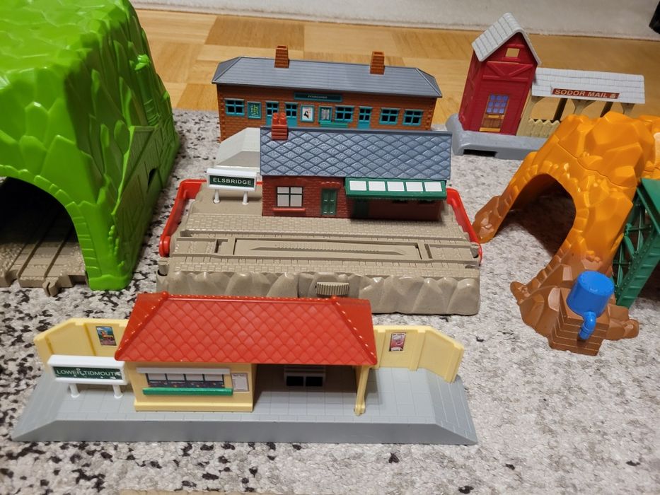 Tomek i Przyjaciele Trackmaster Budynki Stacje Tory Mega Zestaw