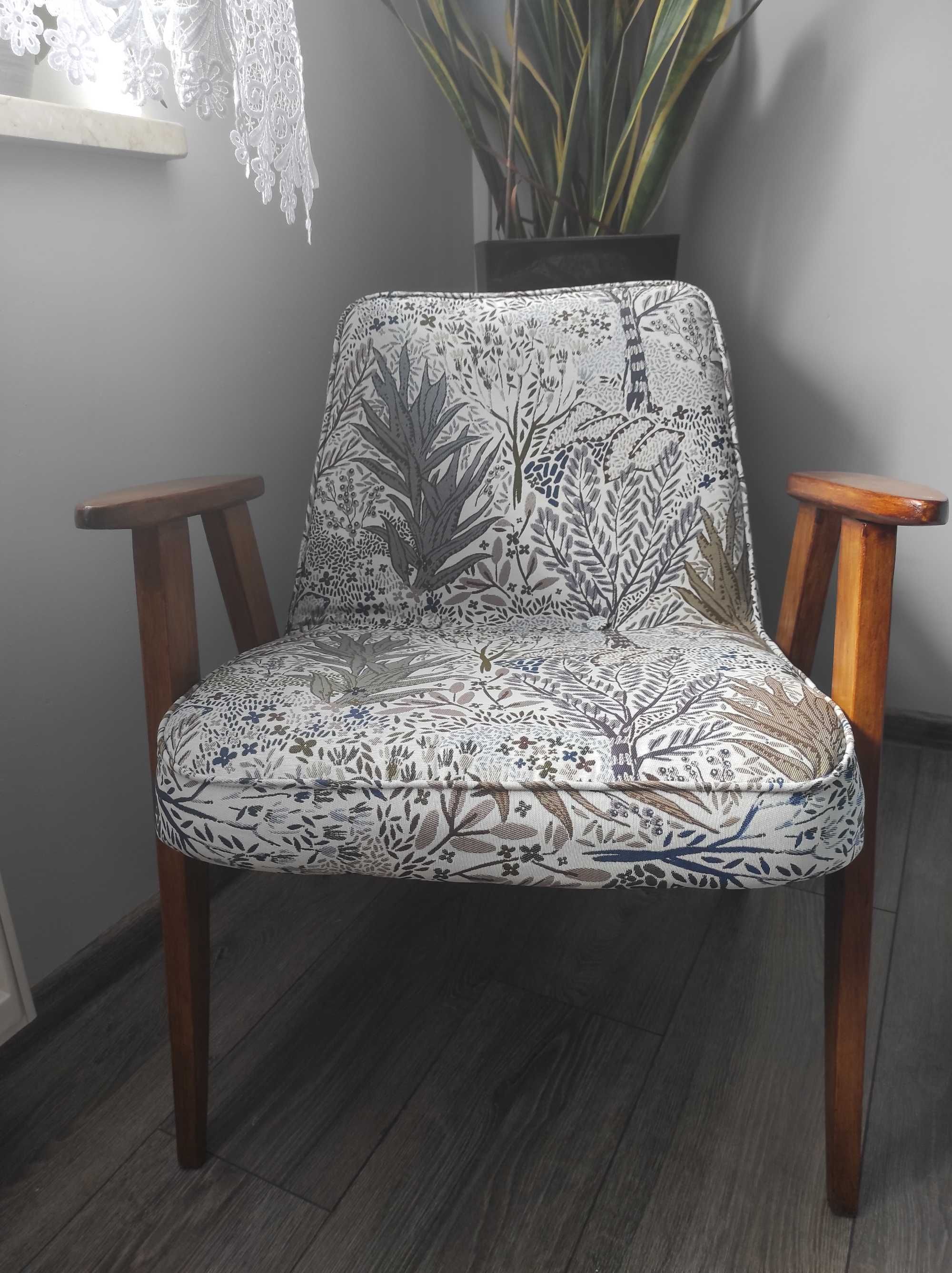 Fotel chierowski 366 po renowacji
