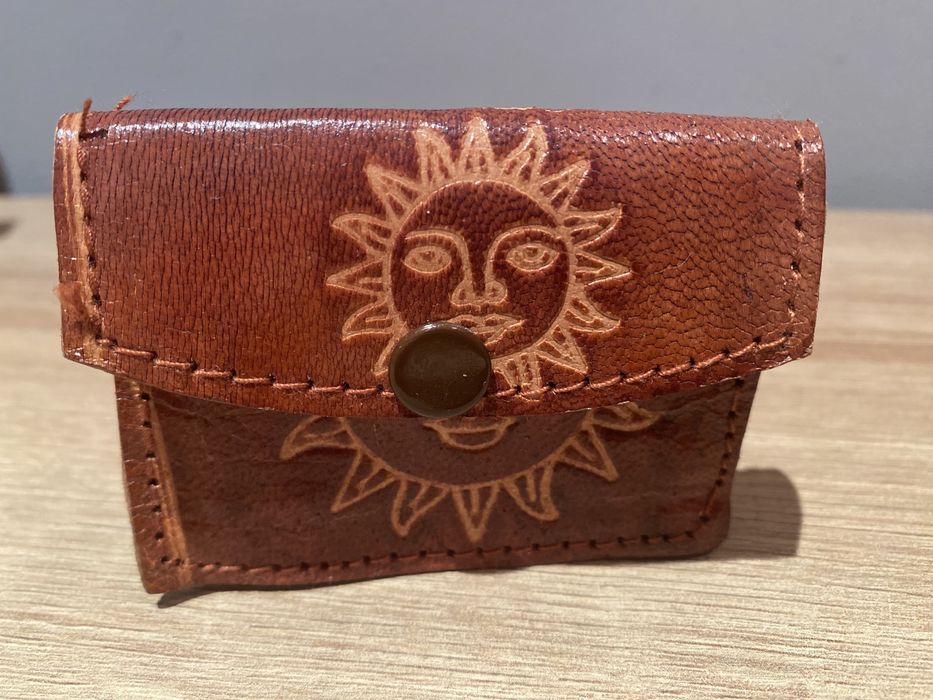 Mini porta moedas en pele castanho