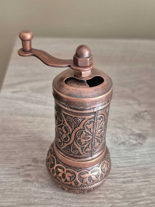 Oryginalny turecki młynek do pieprzu