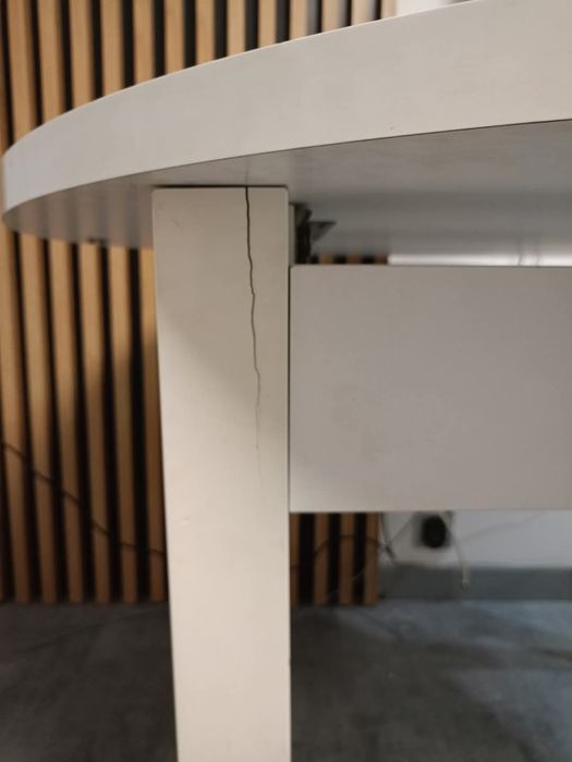 Sprzedam duży rozkładany stół okrągły biały