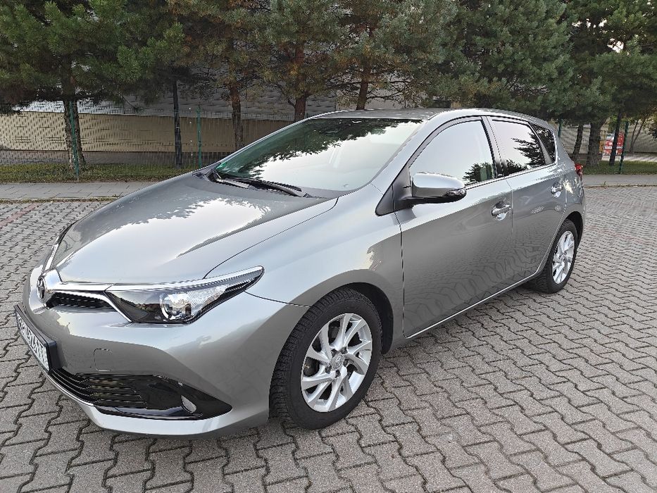 Toyota Auris 2017 benzyna.automat.wersja premium plus