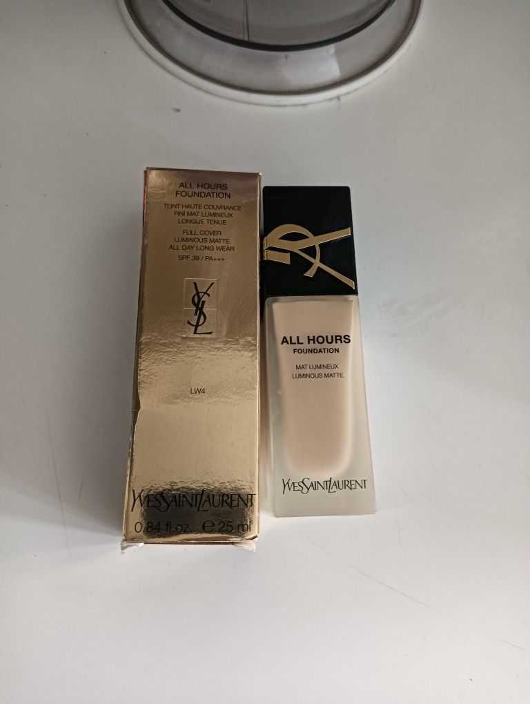 YSL podkład LW4 matujący