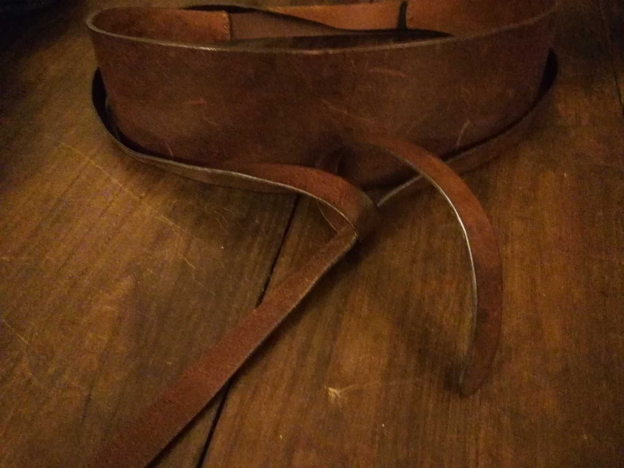 Cinto em couro (afina a cintura)
