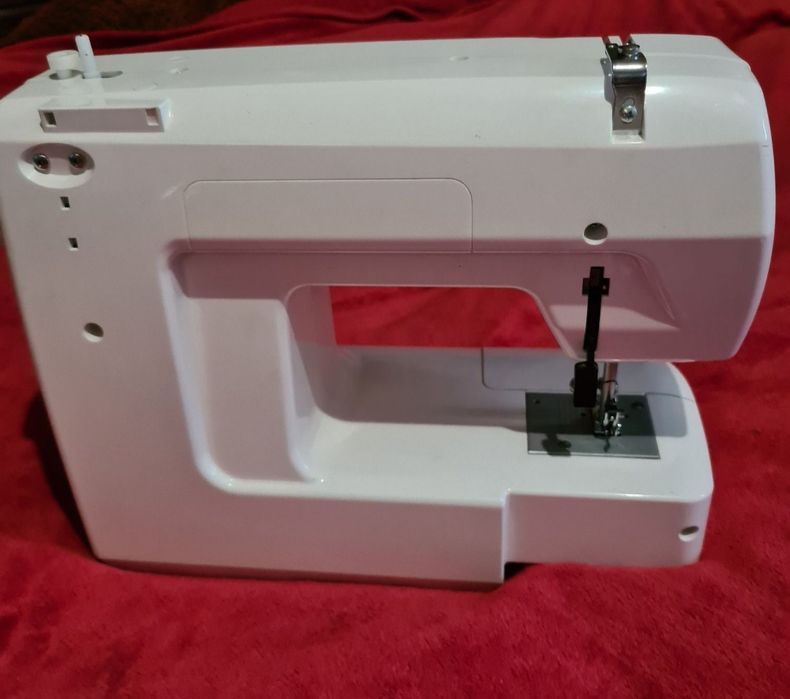 Продам швейную машинку