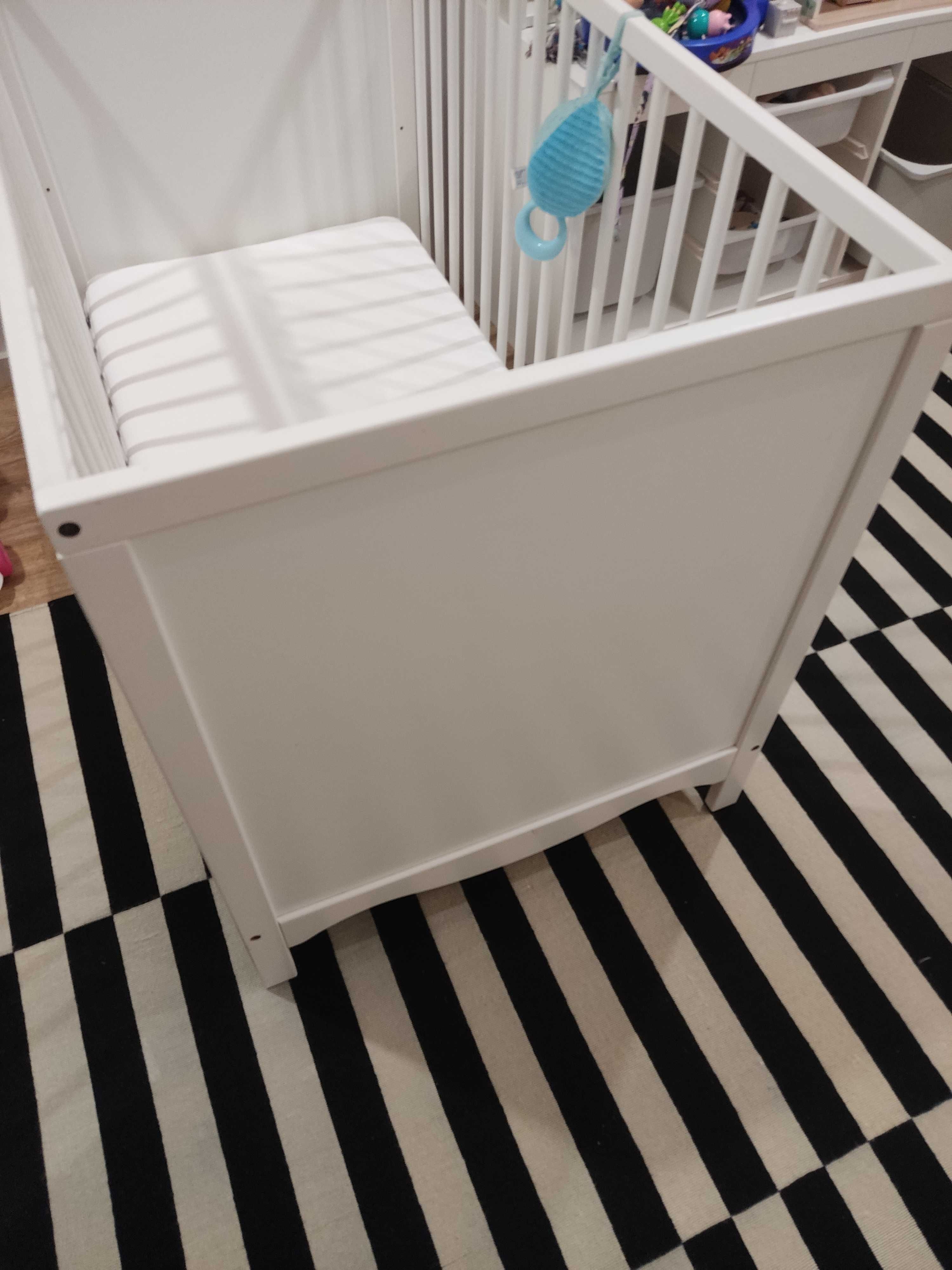 Berço Ikea branco com colchão