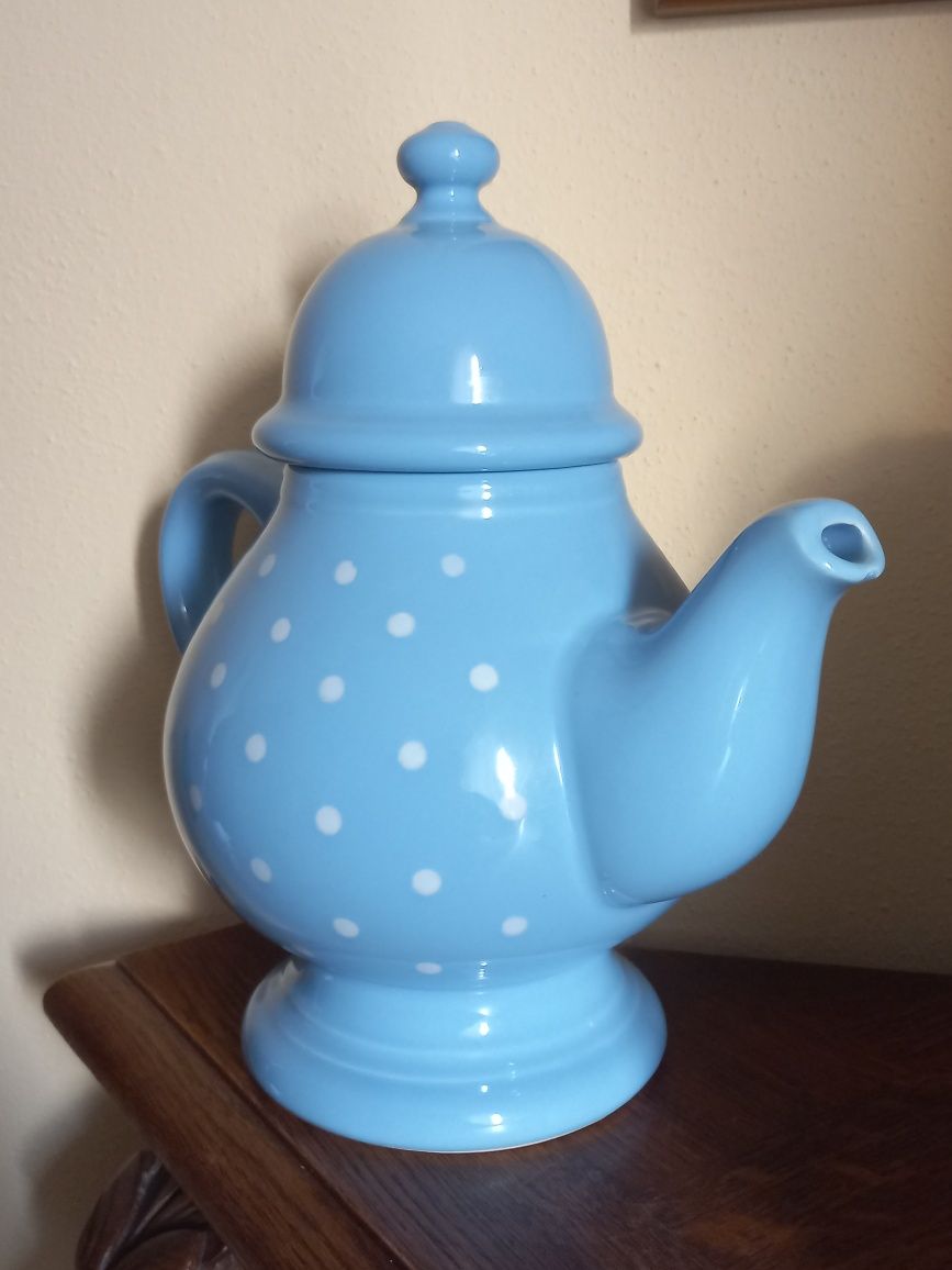 Elegancki błękitny ceramiczny dzbanek