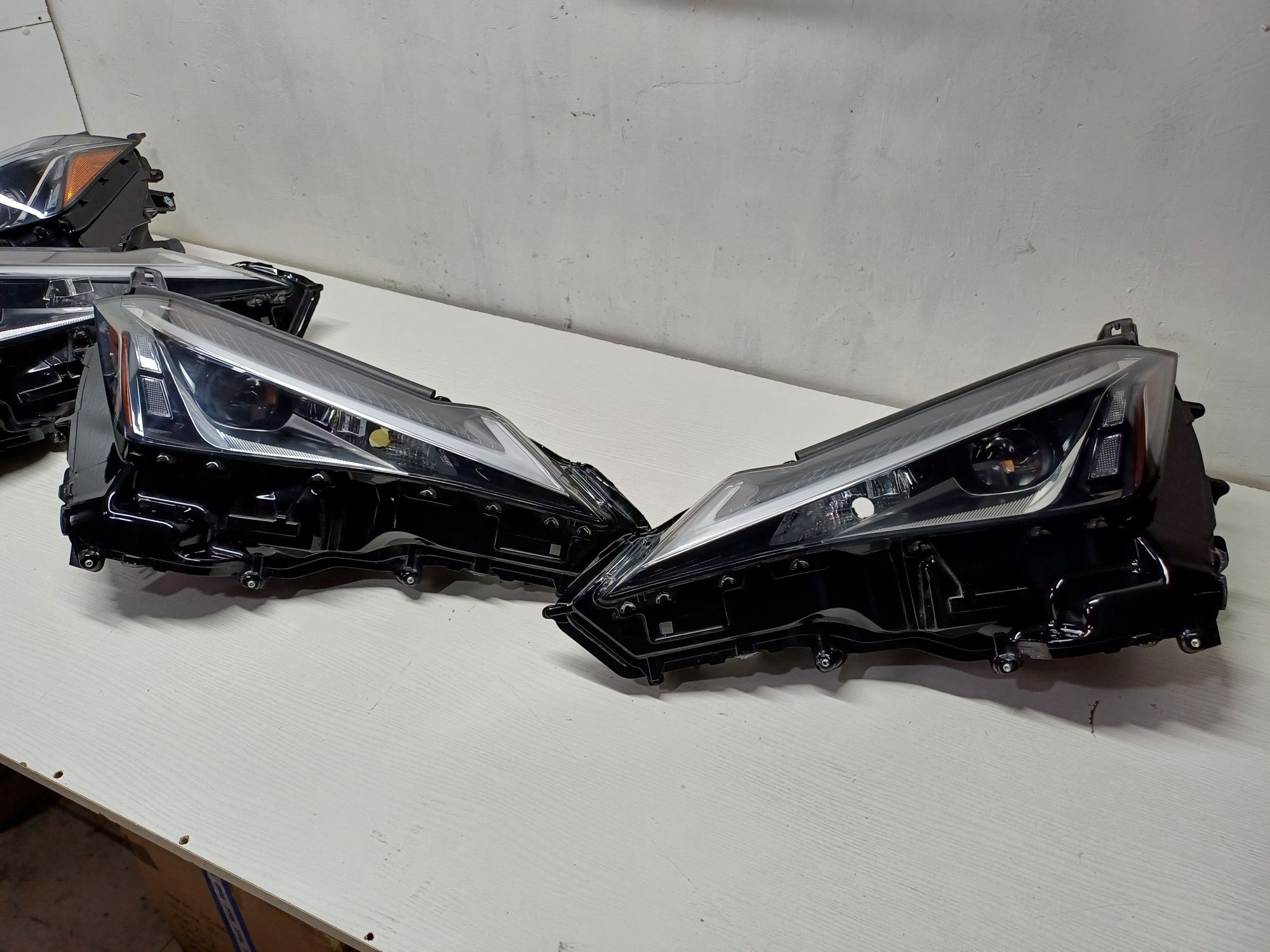 Фара Lexus UX фары левая правая USA  не под блок