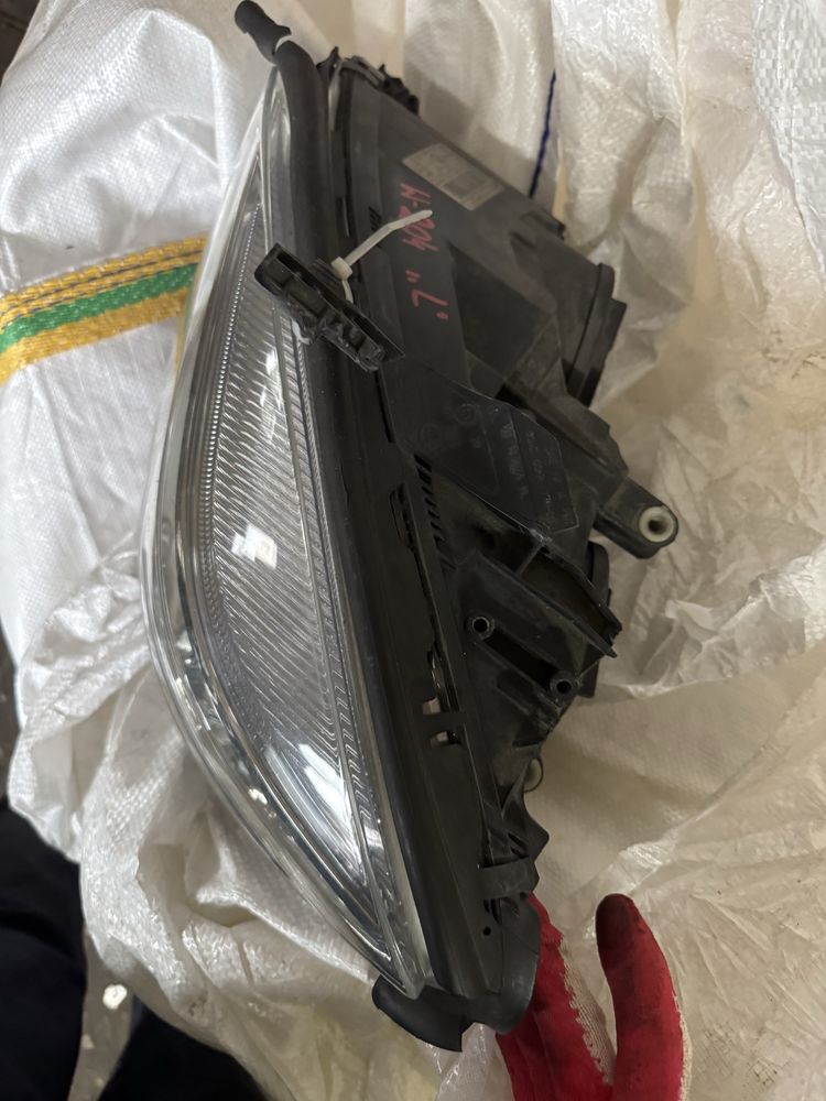 MERCEDES W204 Lampa lewa przednia europa