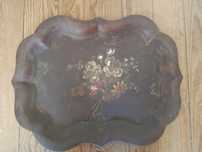 Bandeja decorativa antiga pintada com decoração de madrepérola