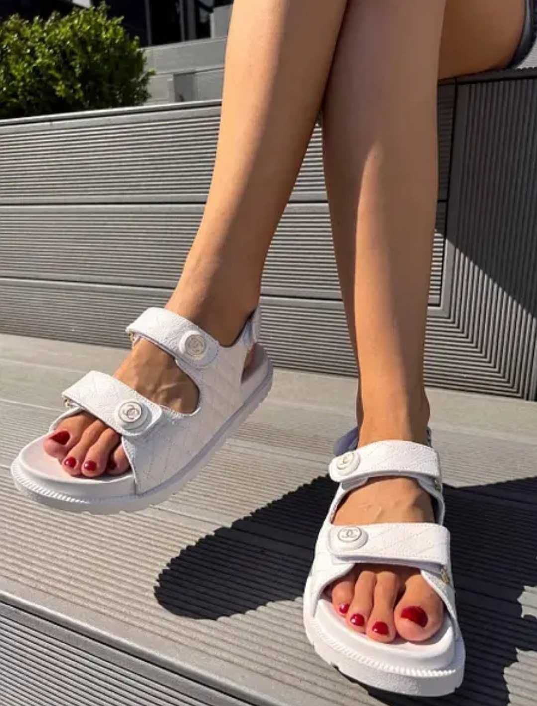 Жіночі шкіряні сандалі Chanel