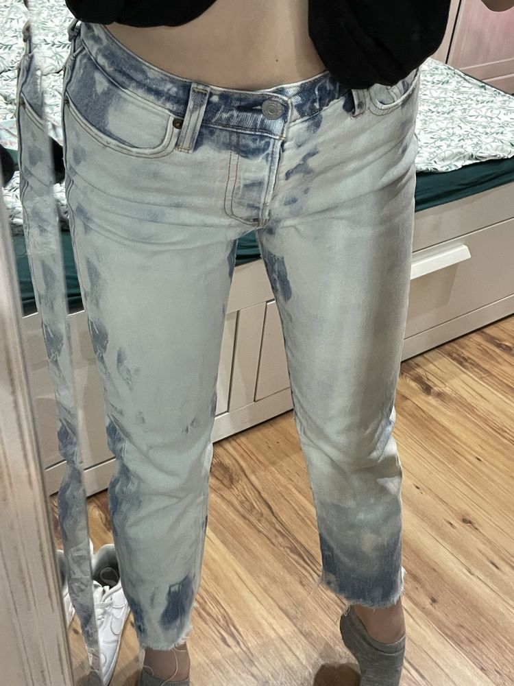 Spodnie dżinsowe jeansowe levi’s mom jeans średni stan