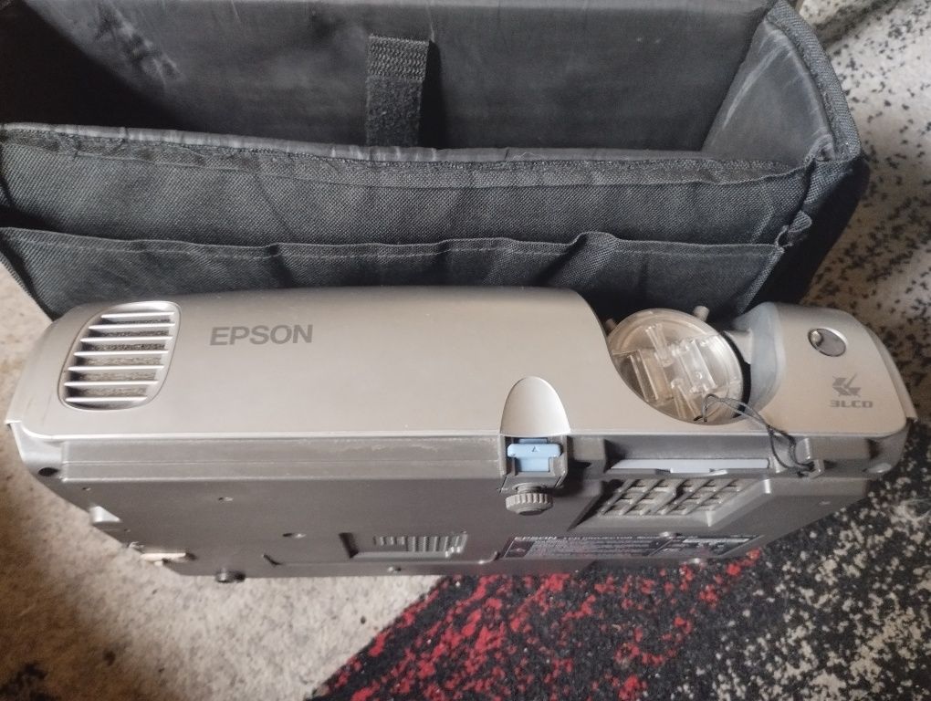 Projektor Epson model emp -82