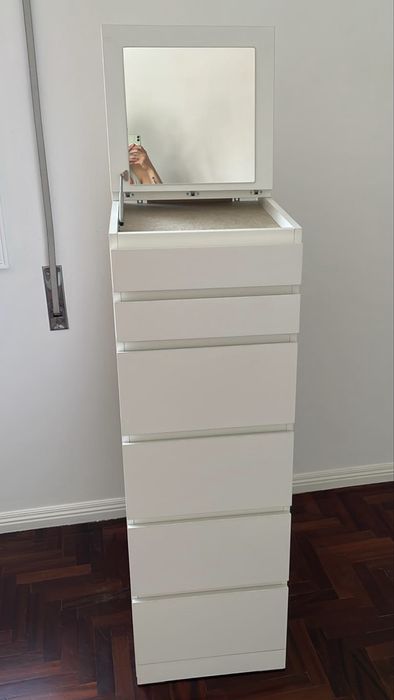 Cómoda branca 6 gavetas e vidro espelhado