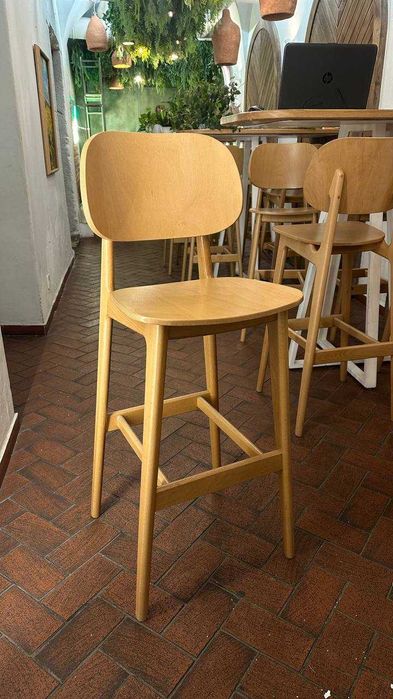 Дерев'яні стільці та столи для ресторану, кафе, бару чи готелю "Lula"