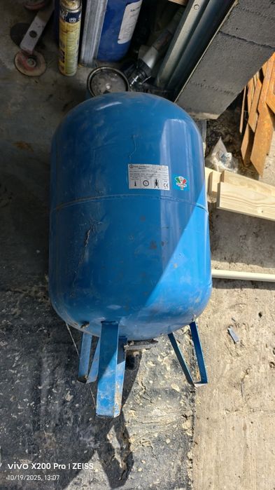 Бак розширювальний для води.