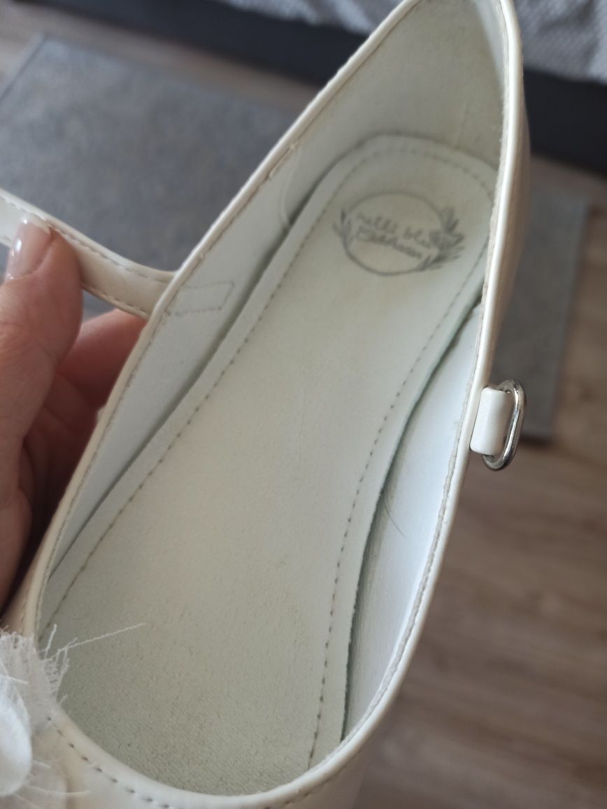 Buty do komunii białe